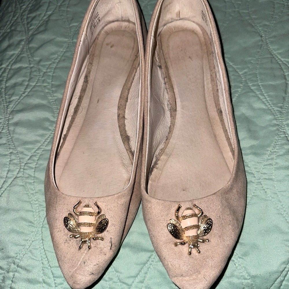 ALDO  bumble bee shoe. Warm but in great shape. Size 10